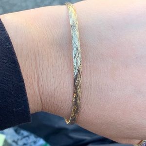 10k gold, diamond cut bangle bracelet